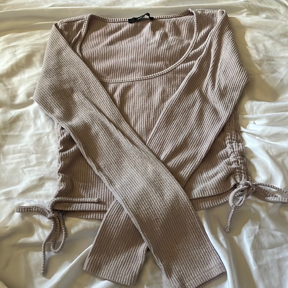 Small light purple low cut long sleeve